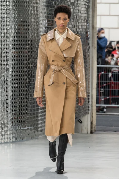 Look 18